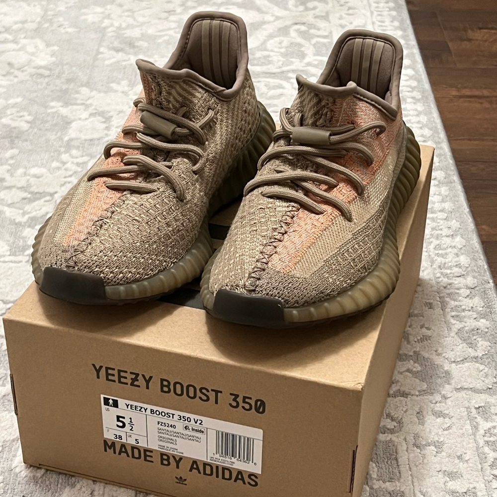 Adidas Yeezy sneakers 350 v2 santau 5.5 men’s 7 women’s